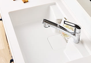 大きな鍋も洗えるワイドなシンク