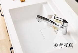 サイズに余裕を持たせ大きな鍋なども洗いやすいシンク